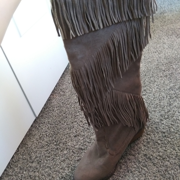 Boots - Picture 3 of 3